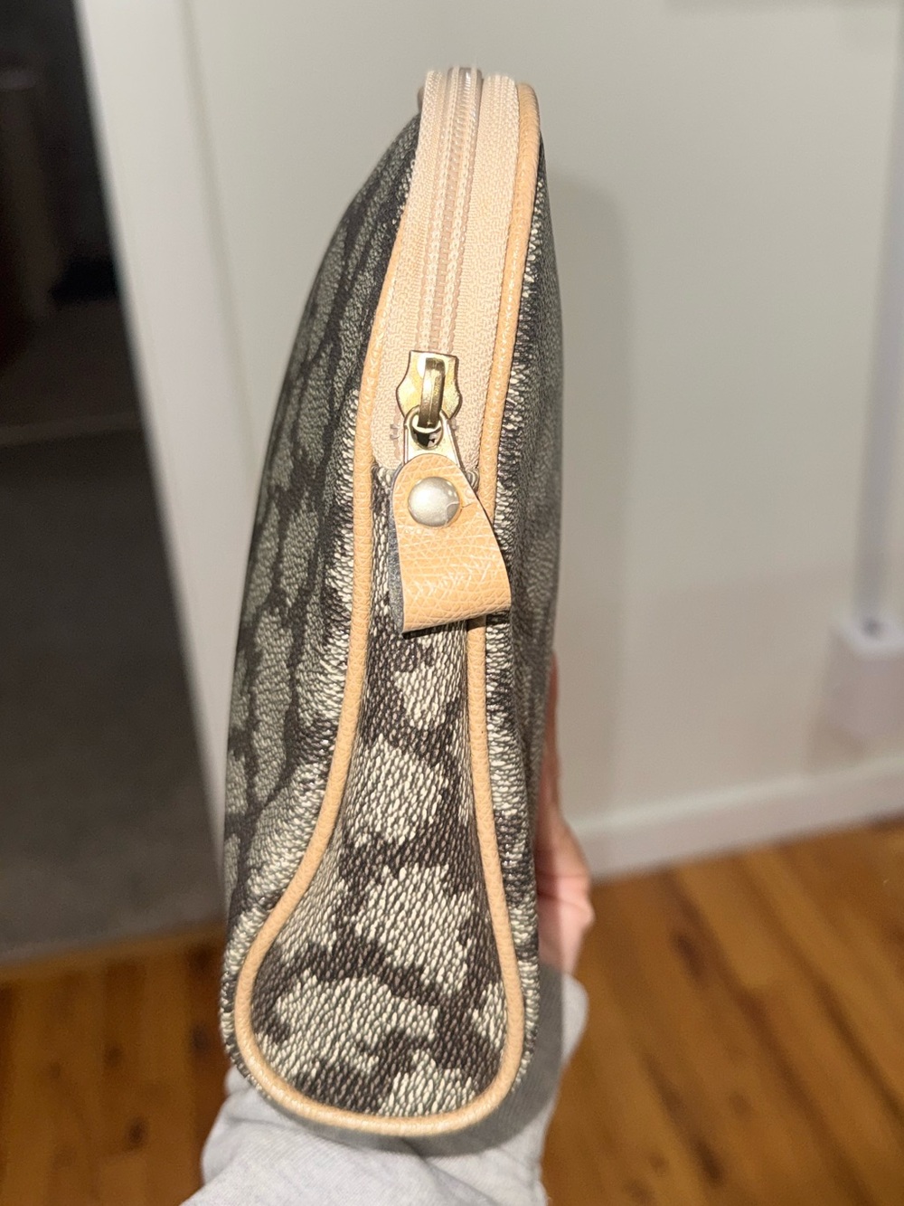 YSL Giraffe Cosmetic Pouch - Picture 4 of 10